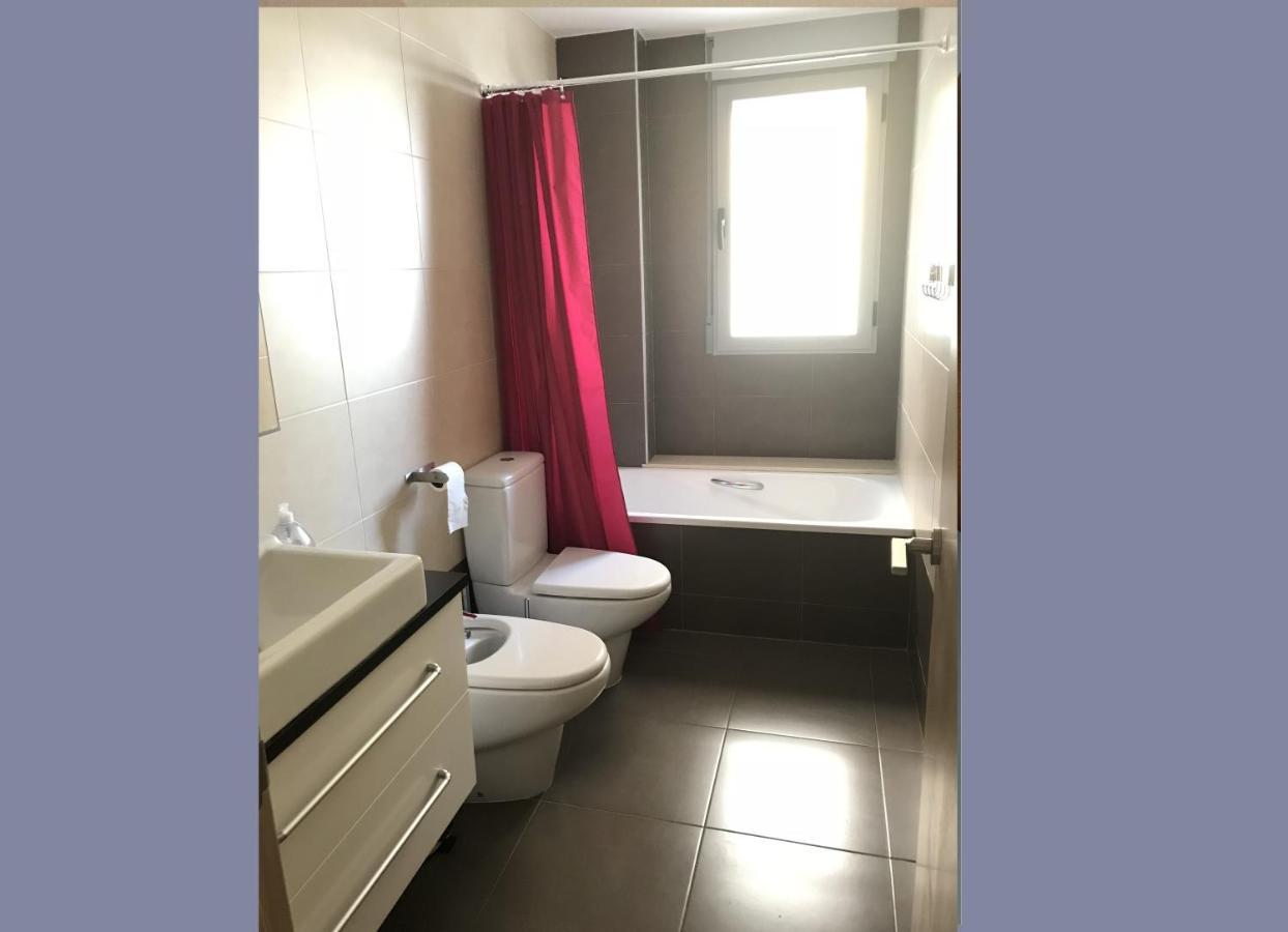 Stunning 2-Bed Apartment In Pego Luaran gambar
