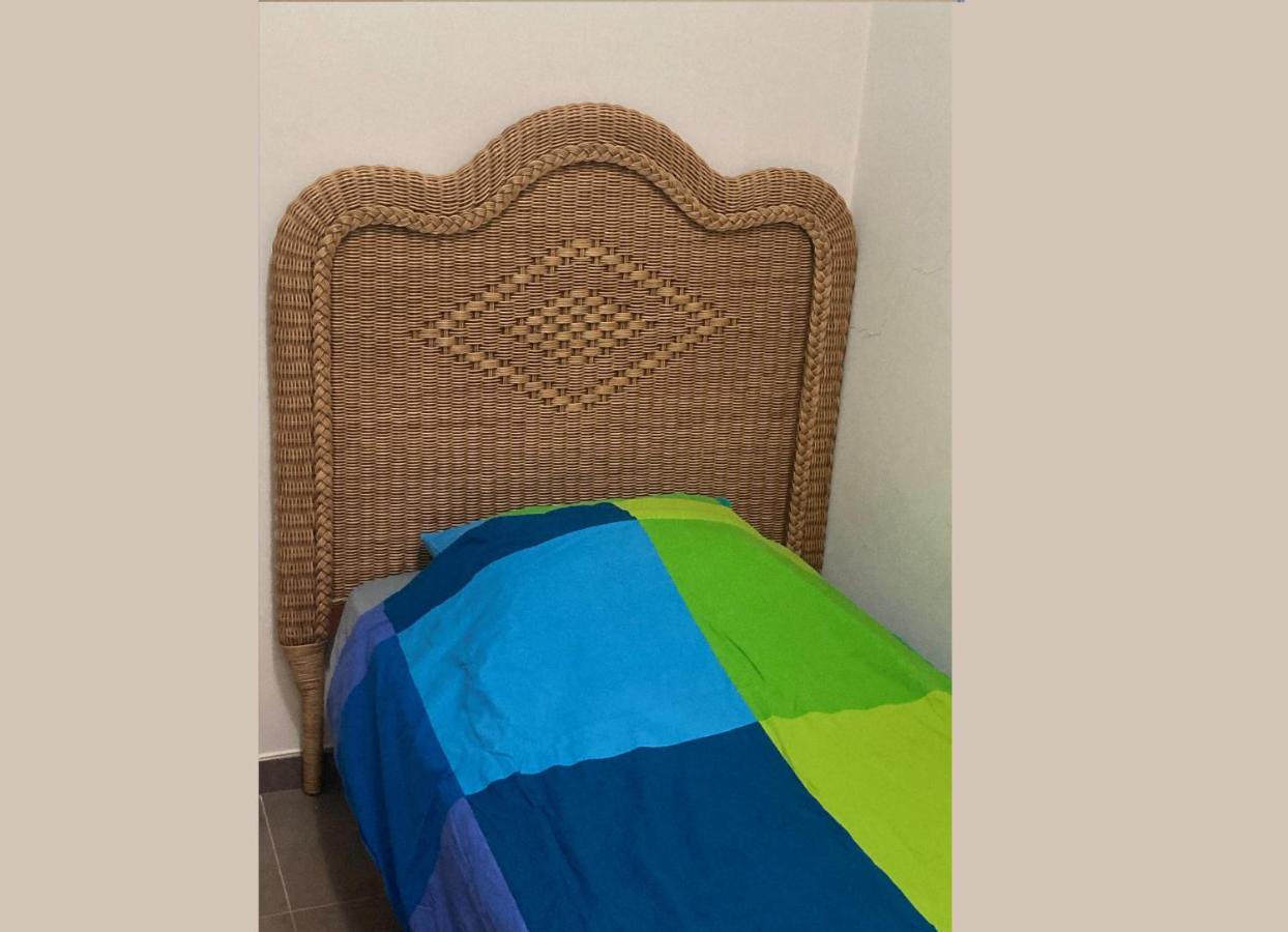 Stunning 2-Bed Apartment In Pego Luaran gambar
